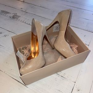 Beautiful Heels! Cream snake textured! BCBG